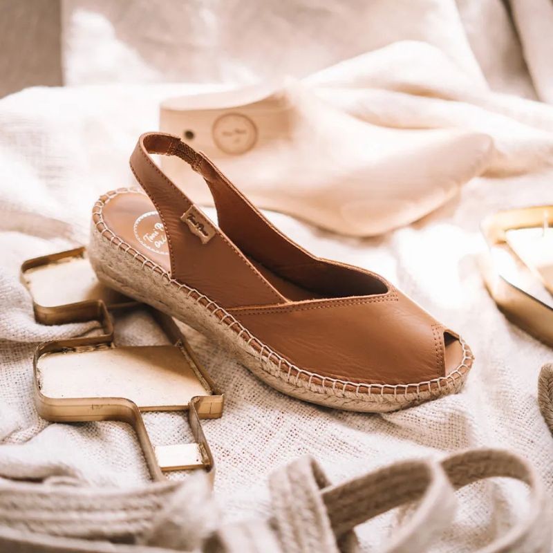καμηλό peep toe γυναικείες εσπαντρίγιες σε μεγάλα νούμερα