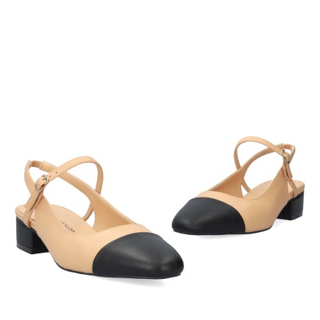 Δίχρωμα δερμάτινα slingbacks (μπεζ με μαύρη μύτη) σε γυναικεία παπούτσια μεγάλα νούμερα