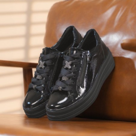 Μαύρα γυναικεία ανατομικά sneakers Remonte σε γυναικεία παπούτσια μεγάλα νούμερα.