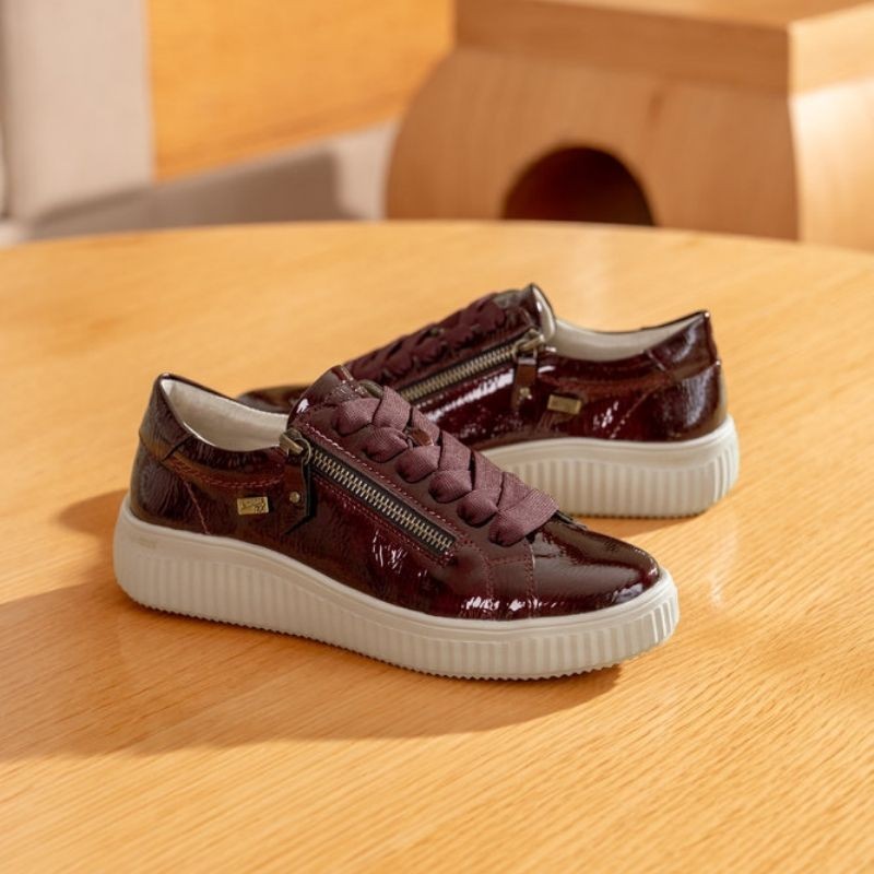 Μπορντό γυναικεία ανατομικά vegan sneakers Remonte σε γυναικεία παπούτσια μεγάλα νούμερα.