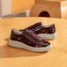 Μπορντό γυναικεία ανατομικά vegan sneakers Remonte σε γυναικεία παπούτσια μεγάλα νούμερα.