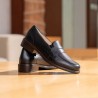 Μαύρα γυναικεία ανατομικά δερμάτινα loafers Remonte, σε γυναικεία παπούτσια μεγάλα νούμερα.