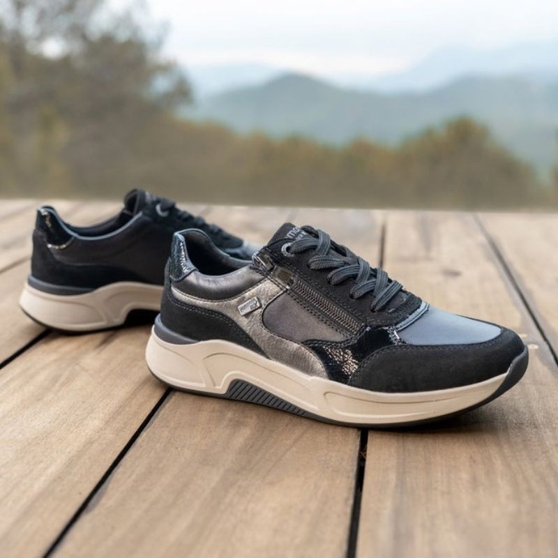 Μαύρα ασημί γυναικεία ανατομικά αδιάβροχα sneakers remonte D3V00-04 σε γυναικεία παπούτσια μεγάλα νούμερα.